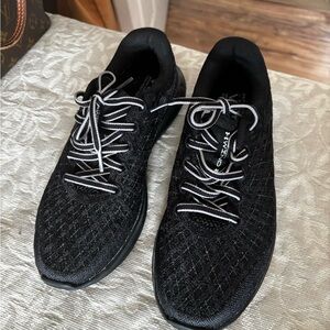 Under Armour Flow Velociti Wind 2 woman’s  Athletic Running Shoes Size 7.5 Black
